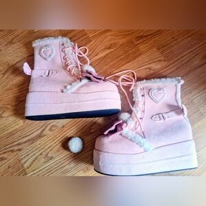 NEW Ladies Pink, Furry Trim Ankle Boots. Sz 9